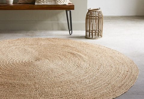 découvrez des méthodes efficaces pour nettoyer les tapis en jute tachés par l'urine. apprenez des astuces pratiques pour éliminer les odeurs et restaurer la beauté de votre tapis en jute tout en préservant ses fibres naturelles.