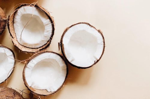 découvrez tout ce qu'il faut savoir sur la date de péremption de l'huile de coco. apprenez à conserver ce précieux produit et à reconnaître quand il n'est plus bon à utiliser pour garantir sa qualité et son efficacité.